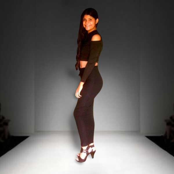 Top y Falda larga en Microdurazno color Negro